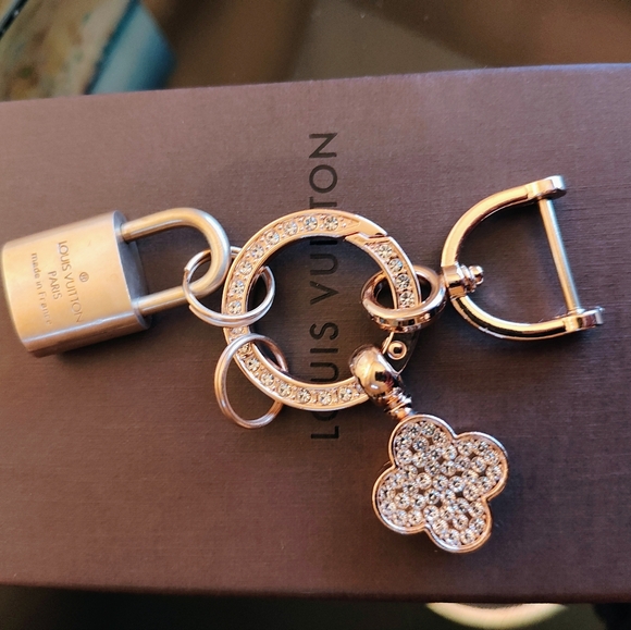 Authentic Louis Vuitton lock # 301 and LV drawer box With Unbranded Keychain - Picture 10 of 15